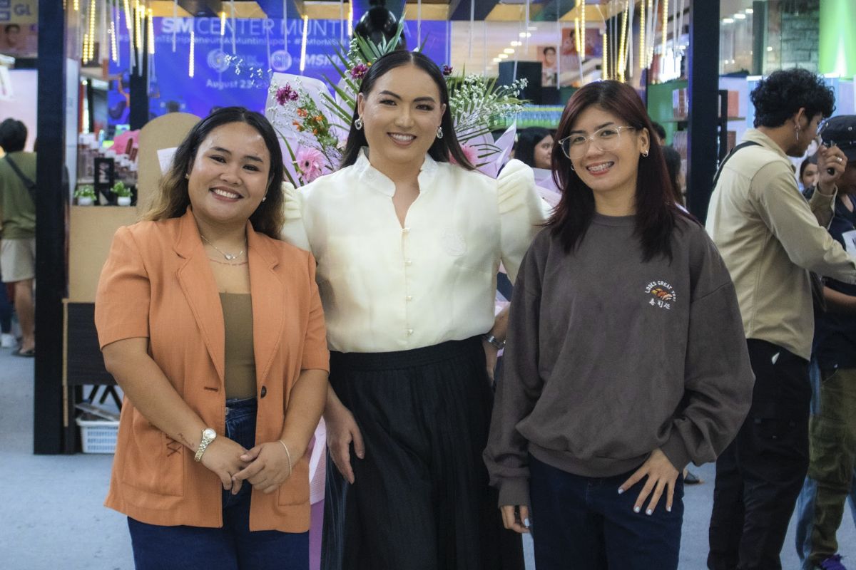 Host Tita Krissy Achino (middle) and Even PH co-owners Venice Velasquez and Eve Castro