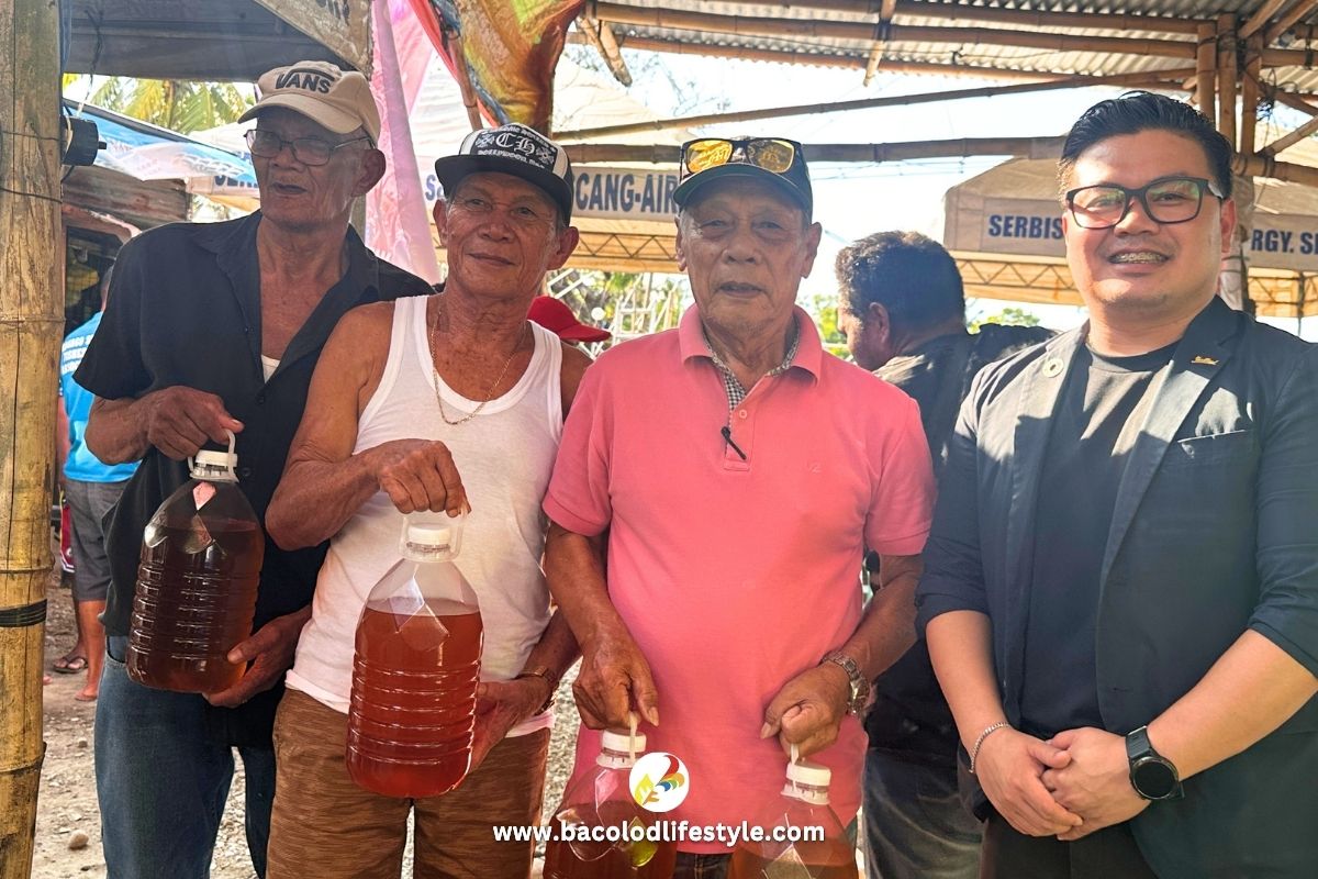 Beneficiaries of the Bio-diesel donation, together with Mr. Reljun Oloroso, Park Inn by Radisson Bacolod&rsquo;s Director of People & Culture and Sustainability Champion.